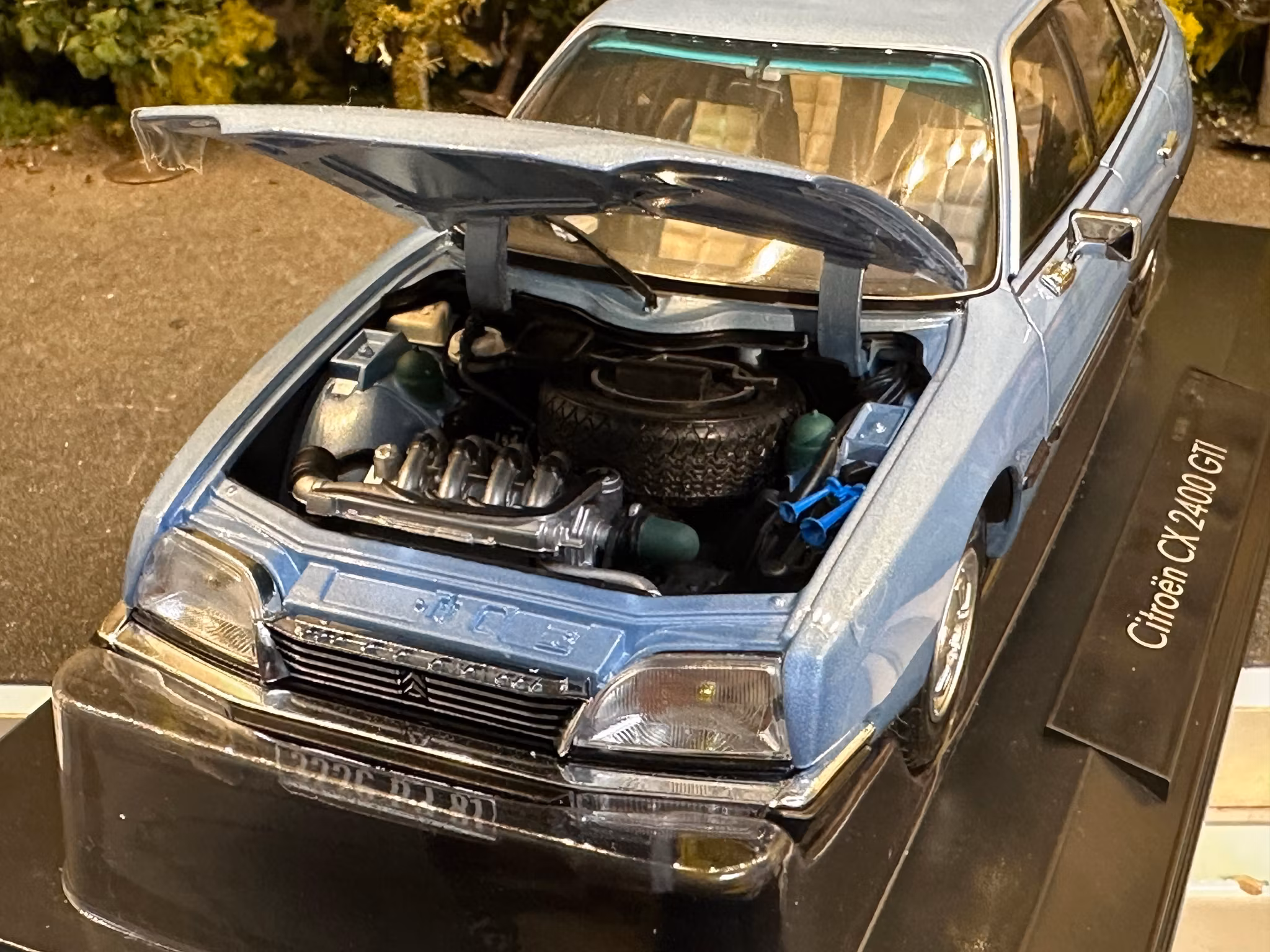 Skala 1/18 Citroën CX 2400 GTI, Light blue fr Norev Collection