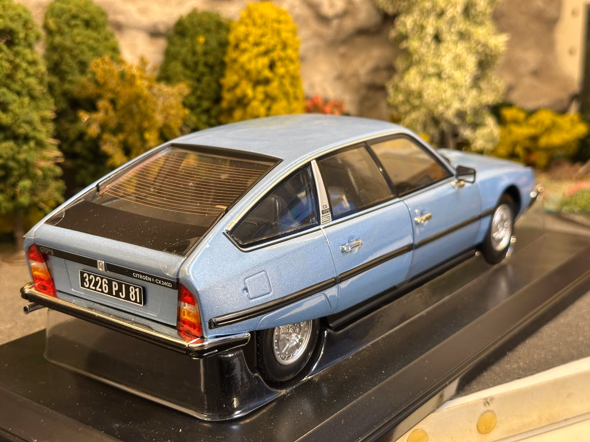 Skala 1/18 Citroën CX 2400 GTI, Light blue fr Norev Collection