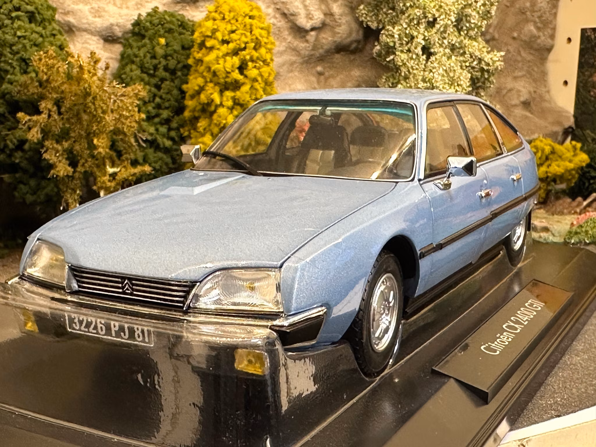 Skala 1/18 Citroën CX 2400 GTI, Light blue fr Norev Collection