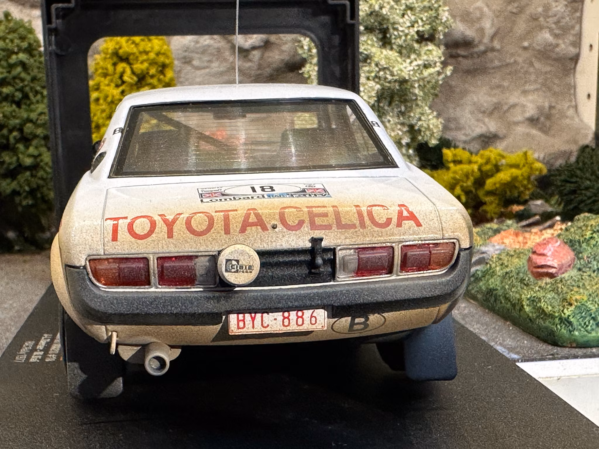 Skala 1/18 Dirty Toyota Celica 2000 GT (RA21), RAC 1977, #18 Therier/Vial fr IXO Models