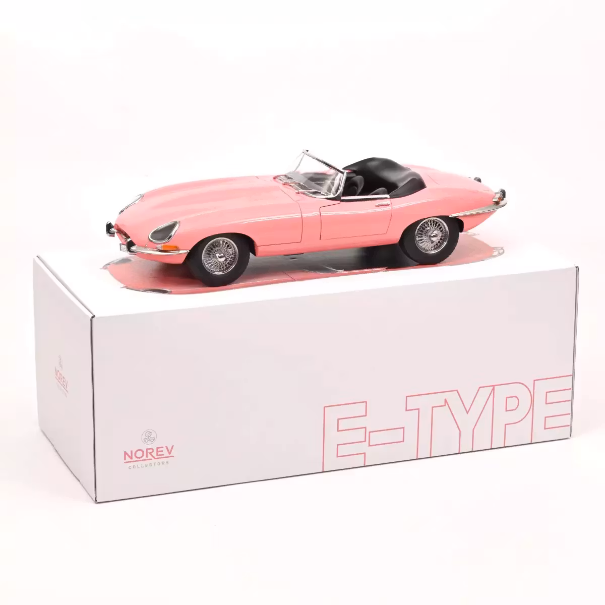 Skala 1/12 Jaguar E-Type Cabriolet 1962 Rose fr Norev (122721) 300 pcs