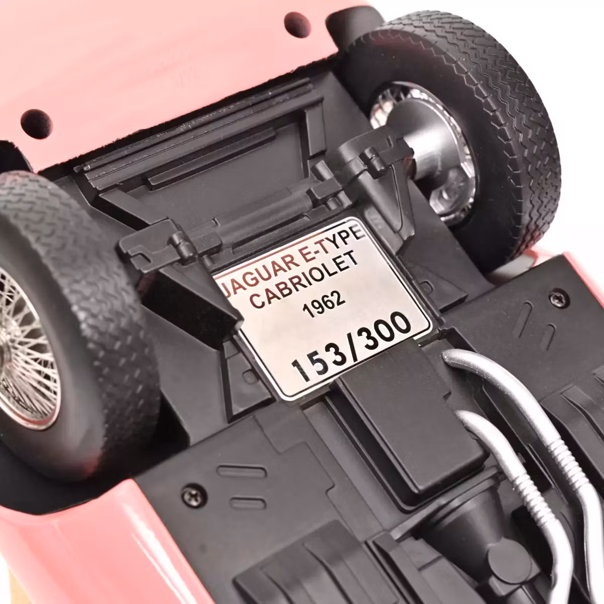 Skala 1/12 Jaguar E-Type Cabriolet 1962 Rose fr Norev (122721) 300 pcs