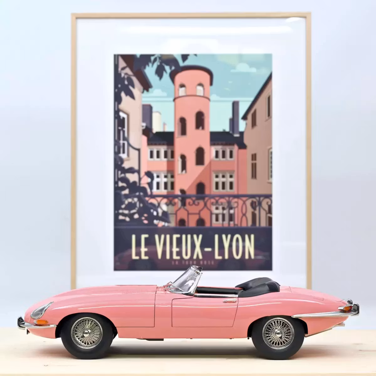 Skala 1/12 Jaguar E-Type Cabriolet 1962 Rose fr Norev (122721) 300 pcs