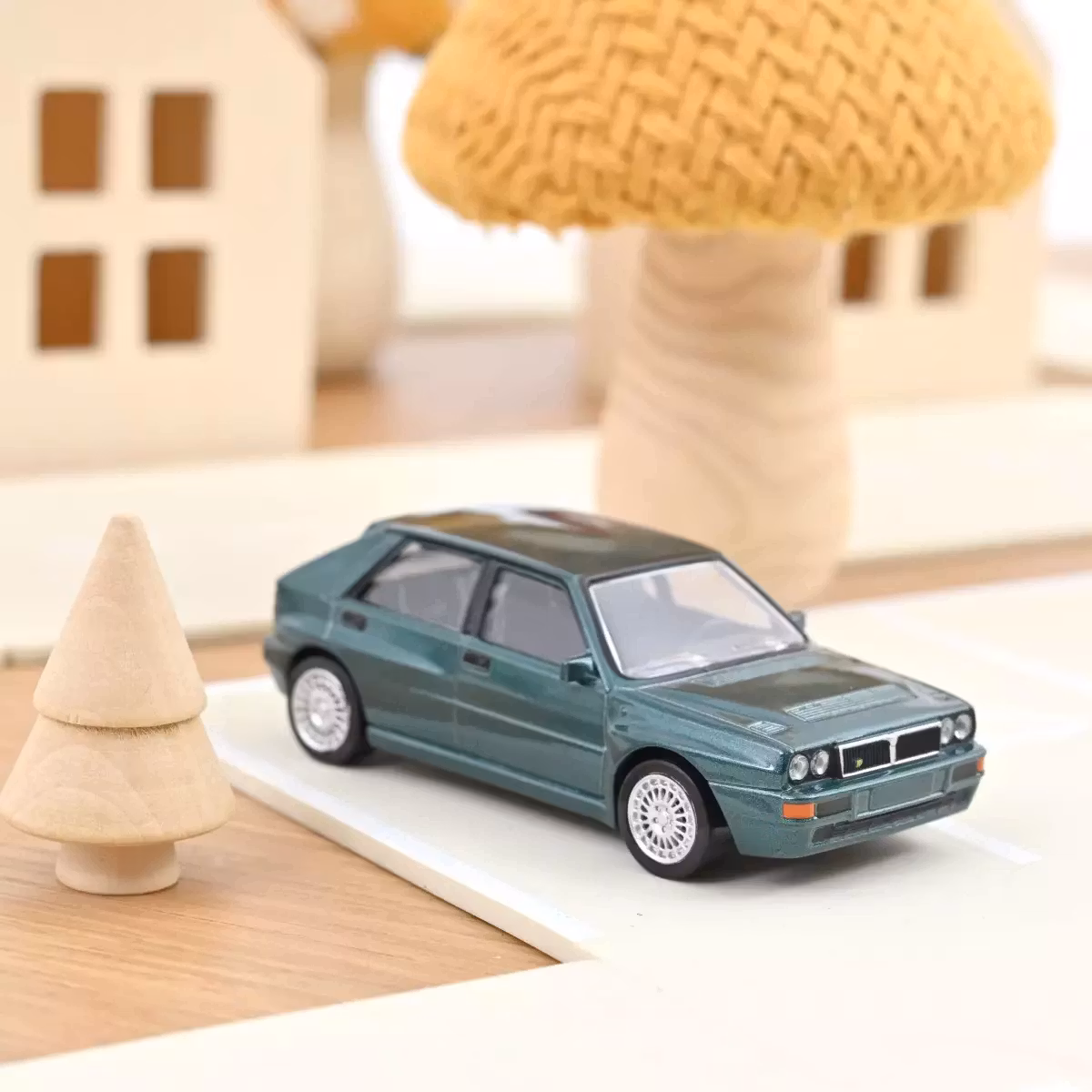 Skala 1/43 Lancia Delta Metallic Dark Green fr NOREV