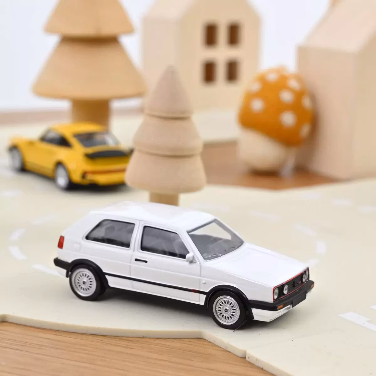 Skala 1/43 Volkswagen Golf II GTI G60 1990 White fr NOREV