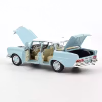Skala 1/18 Mercedes-Benz 200 1968 Light blue fr Norev