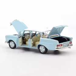 Skala 1/18 Mercedes-Benz 200 1968 Light blue fr Norev