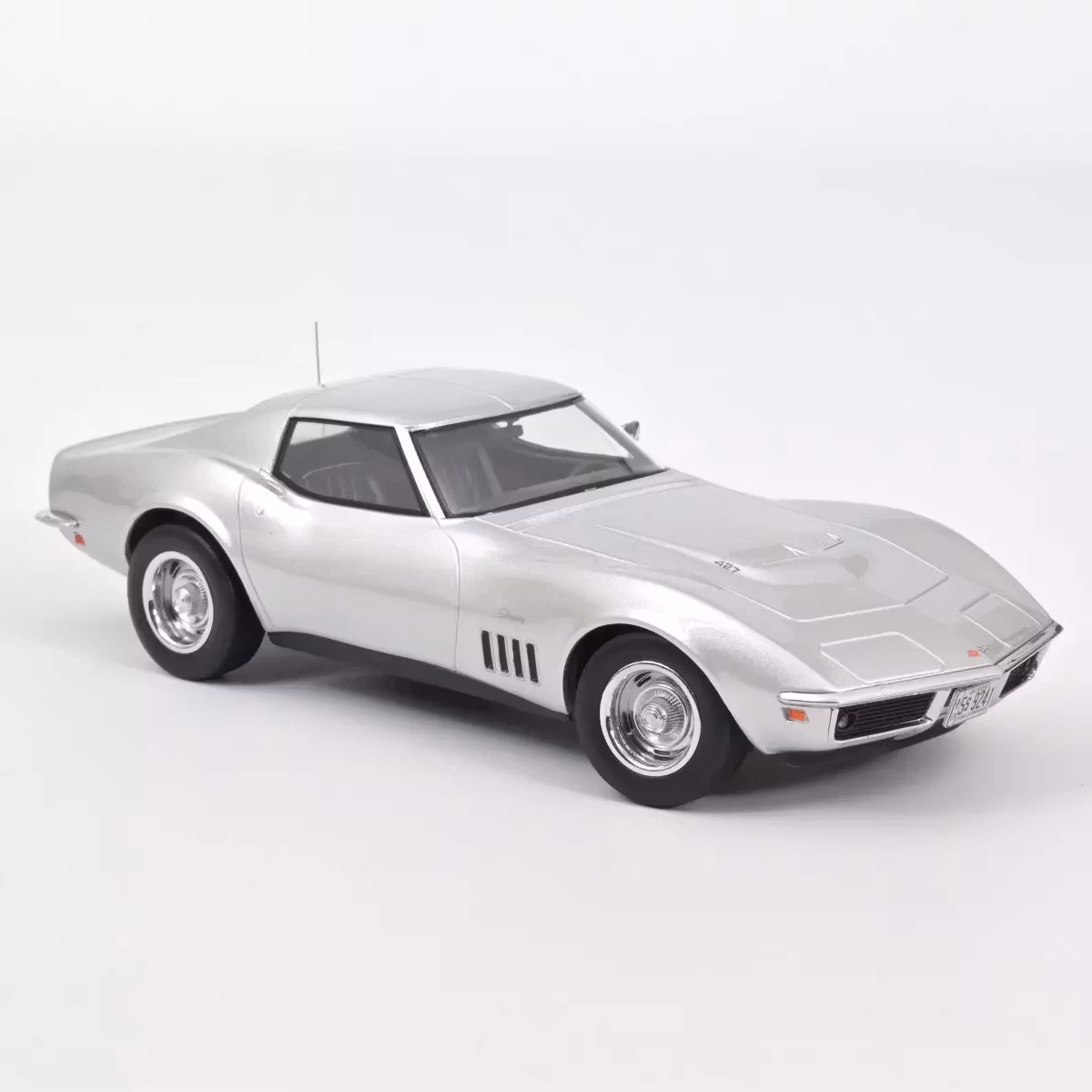 Skala 1/18 1969 Chevrolet Corvette Coupe, Silver fr Norev