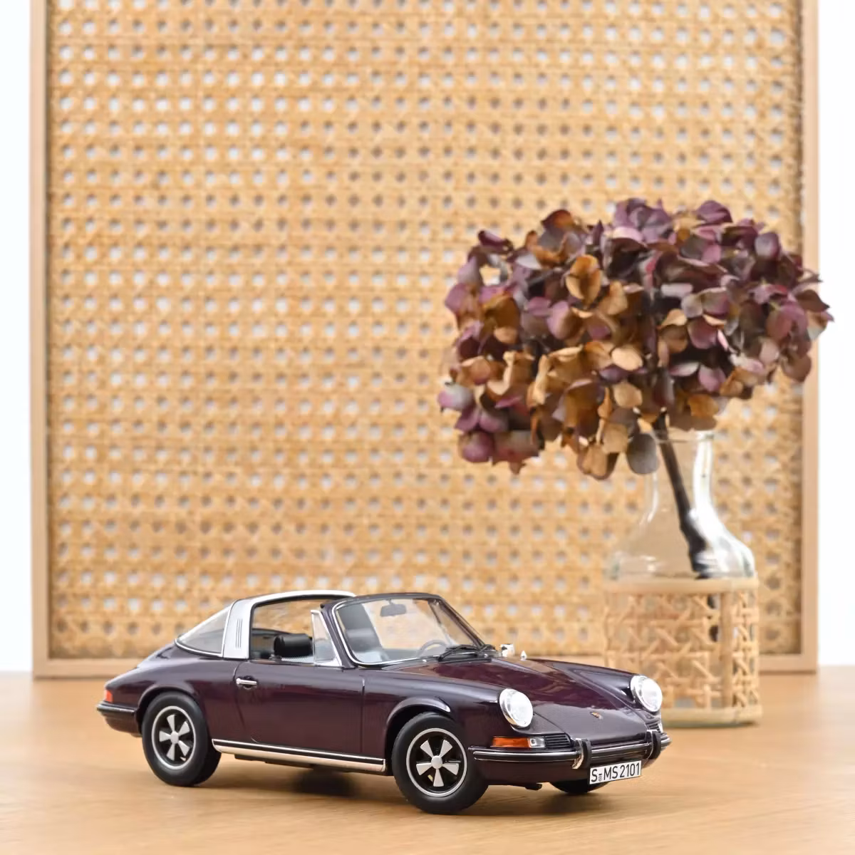 Skala 1/18 Porsche 911 E Targa 1971 Purple fr Norev