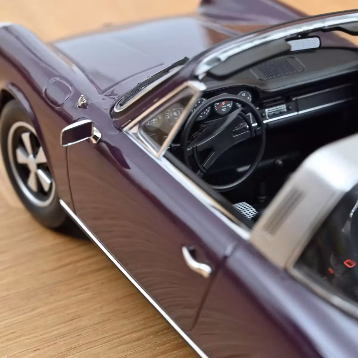 Skala 1/18 Porsche 911 E Targa 1971 Purple fr Norev