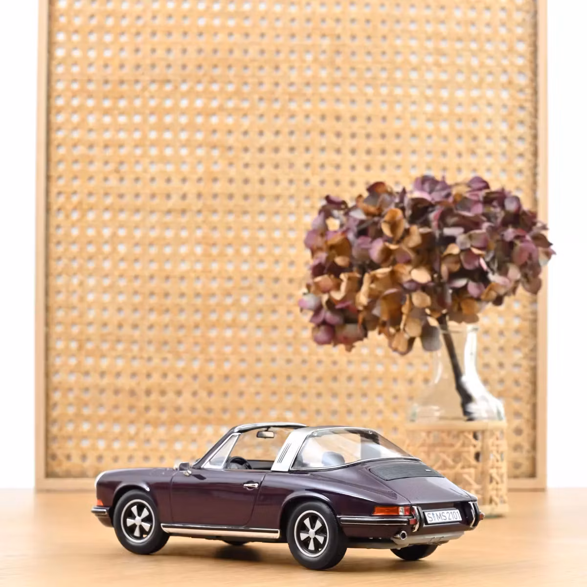 Skala 1/18 Porsche 911 E Targa 1971 Purple fr Norev