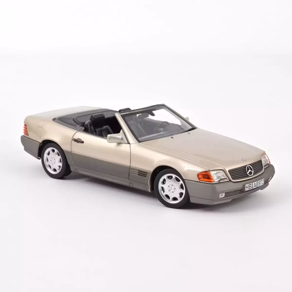 Skala 1/18 Mercedes-Benz 500 SL 1989, Smoke Silver metallic fr Norev