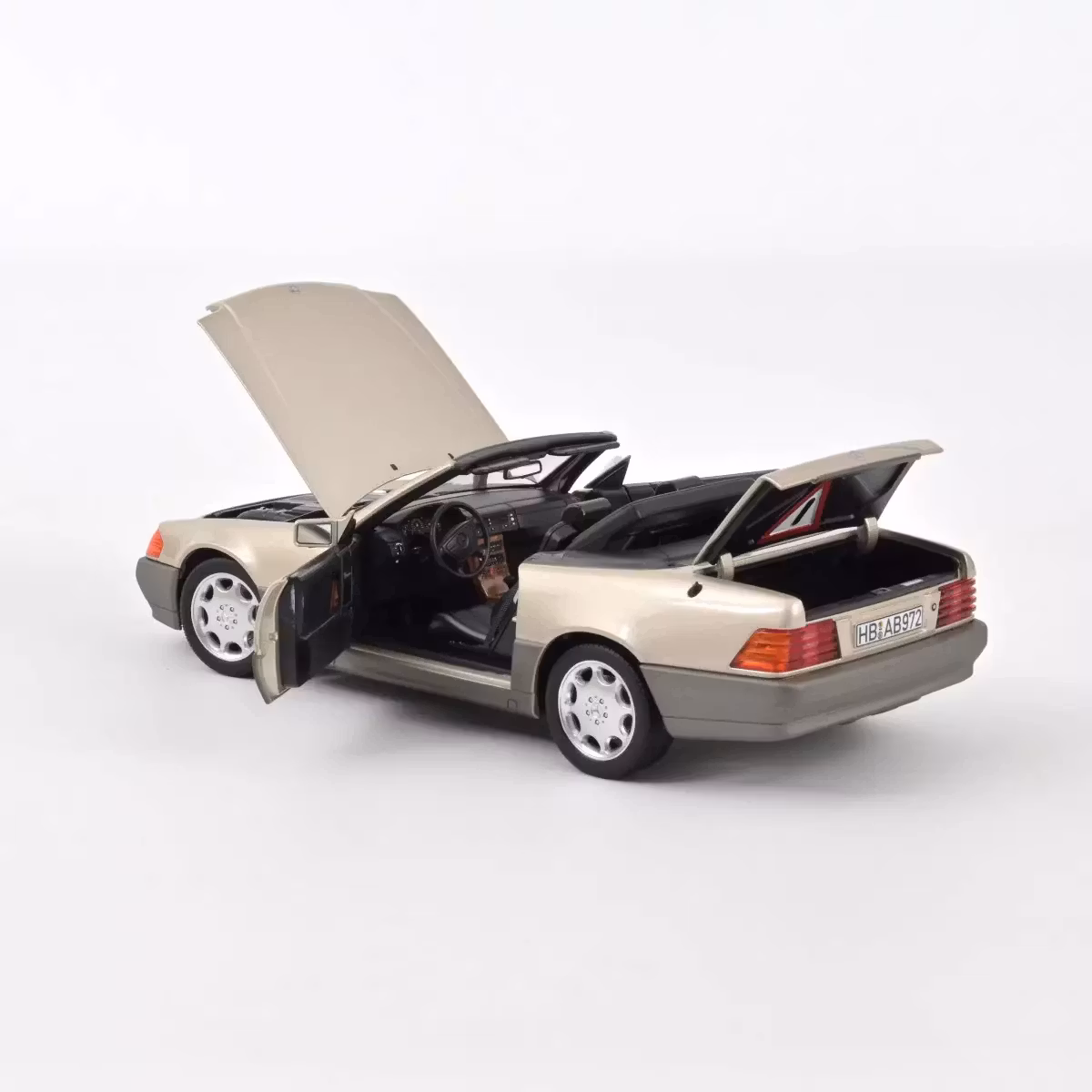 Skala 1/18 Mercedes-Benz 500 SL 1989, Smoke Silver metallic fr Norev