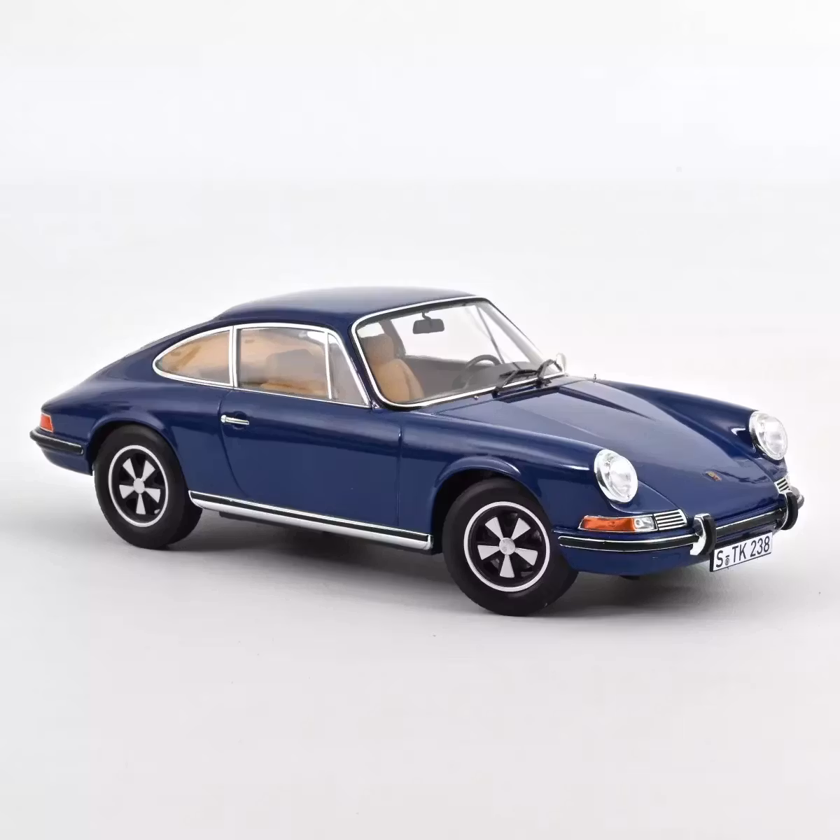 Skala 1/18 Porsche 911 S 1969 Blue fr Norev