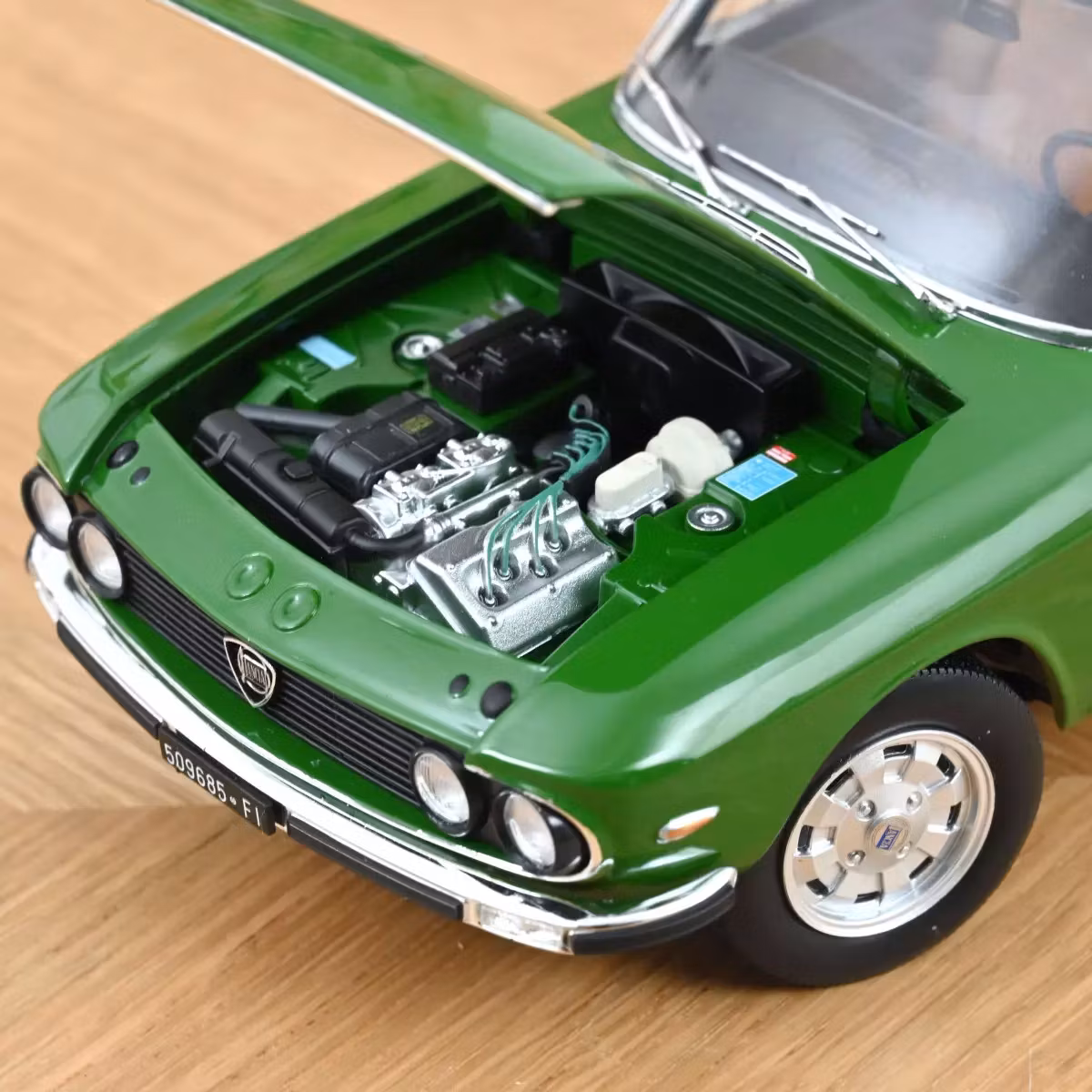 Skala 1/18 Lancia Fulvia 3 1975 Dublin Green fr Norev