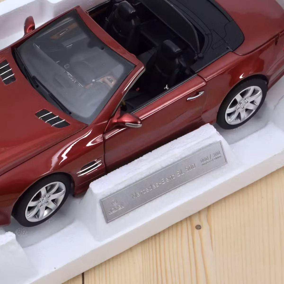 Skala 1/18 Mercedes-Benz SL 500 2003 Red Metallic fr Norev. 300 pcs