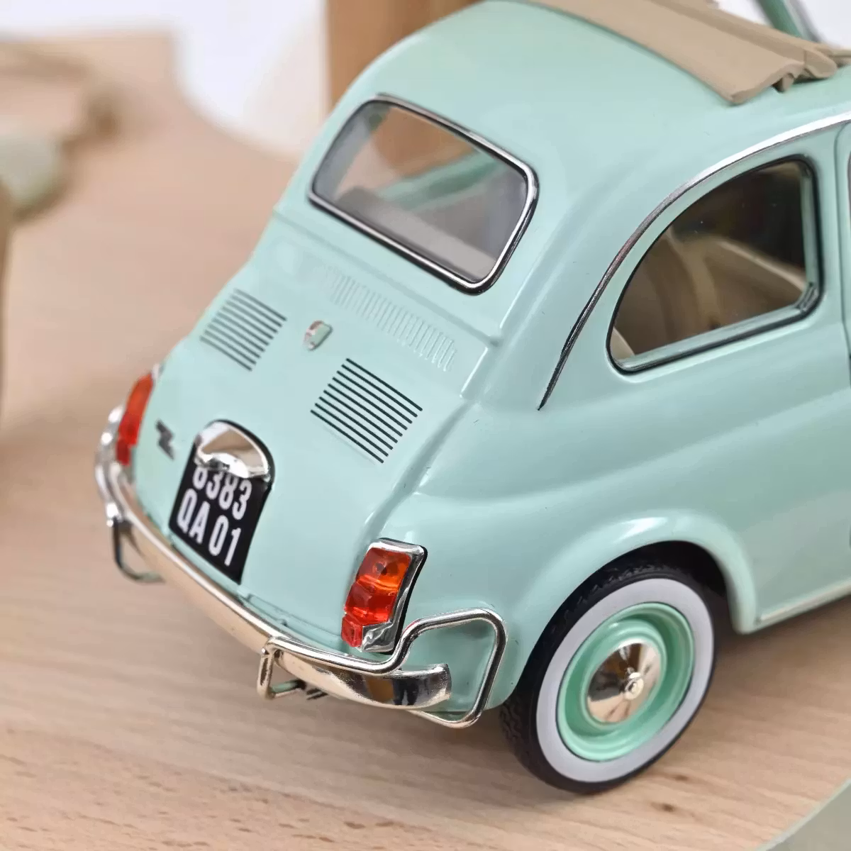 Skala 1/18 Fiat 500 L 1968 Pastel Blue Special birth pack fr Norev