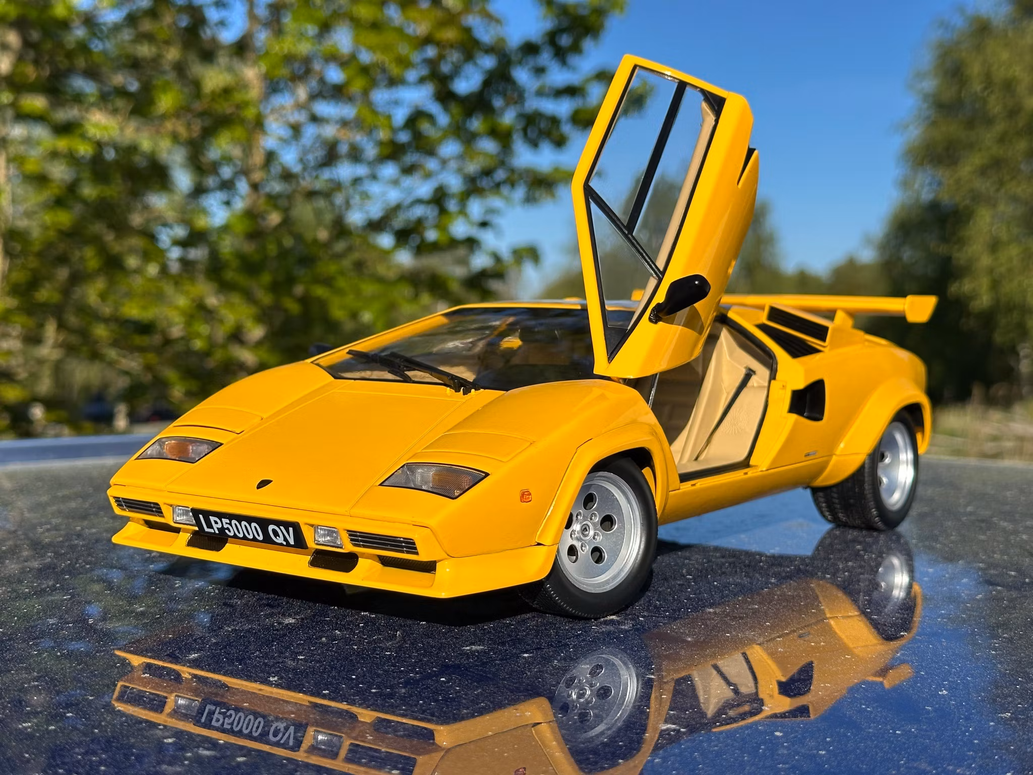 Skala 1/12 Lamborghini Countach LP 5000 QV Yellow 1985 fr KK-Scale