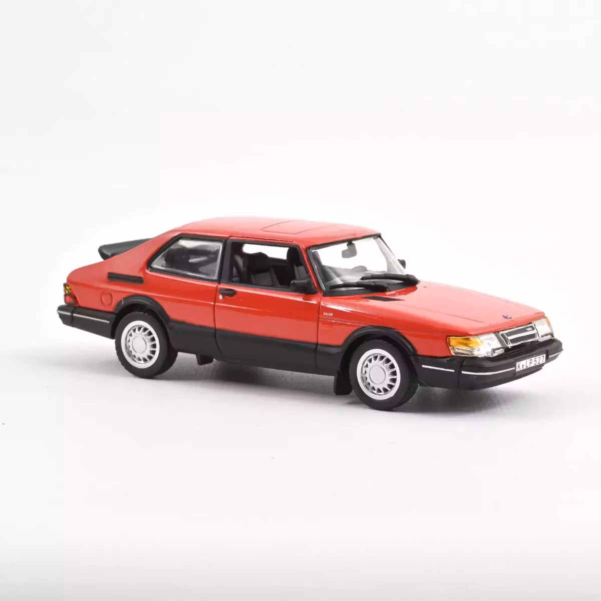 Skala 1/43 Saab 900 Turbo 16, 1992, Red fr Norev