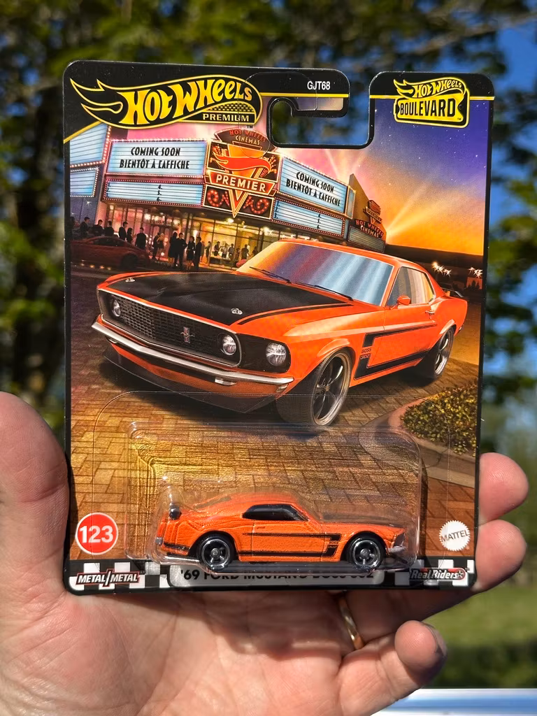 Skala 1/64 Hot Wheels Premium, Boulevard: Ford Mustang Boss 302 69´ - Car Culture