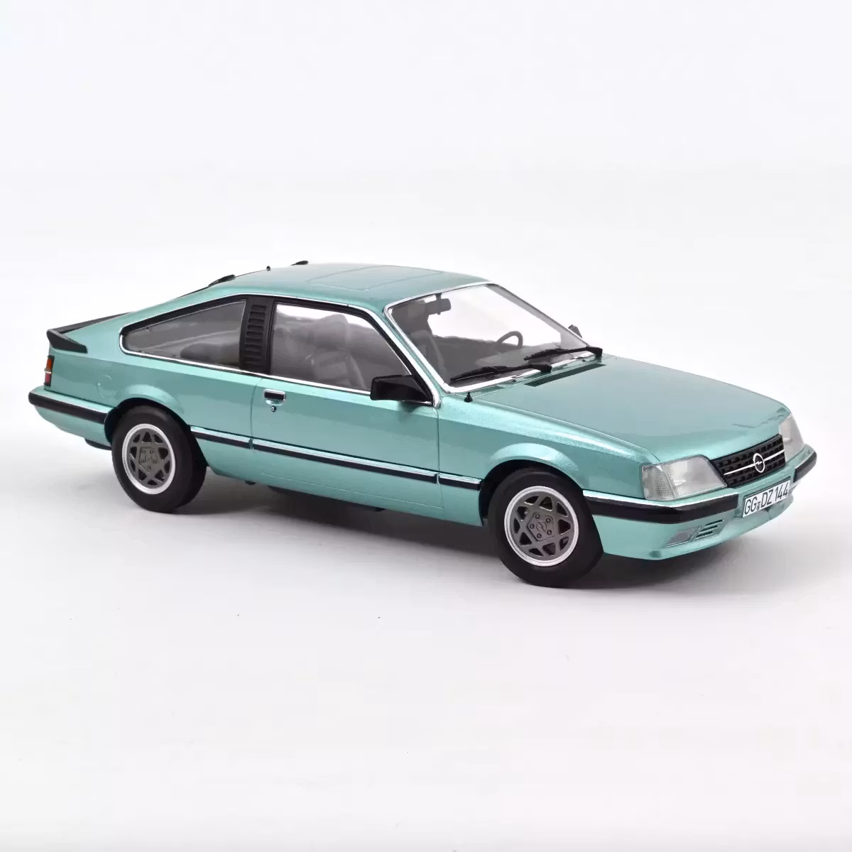 Skala 1/18 Opel Monza 2.5 E 1983 Beryll Green metallic fr Norev