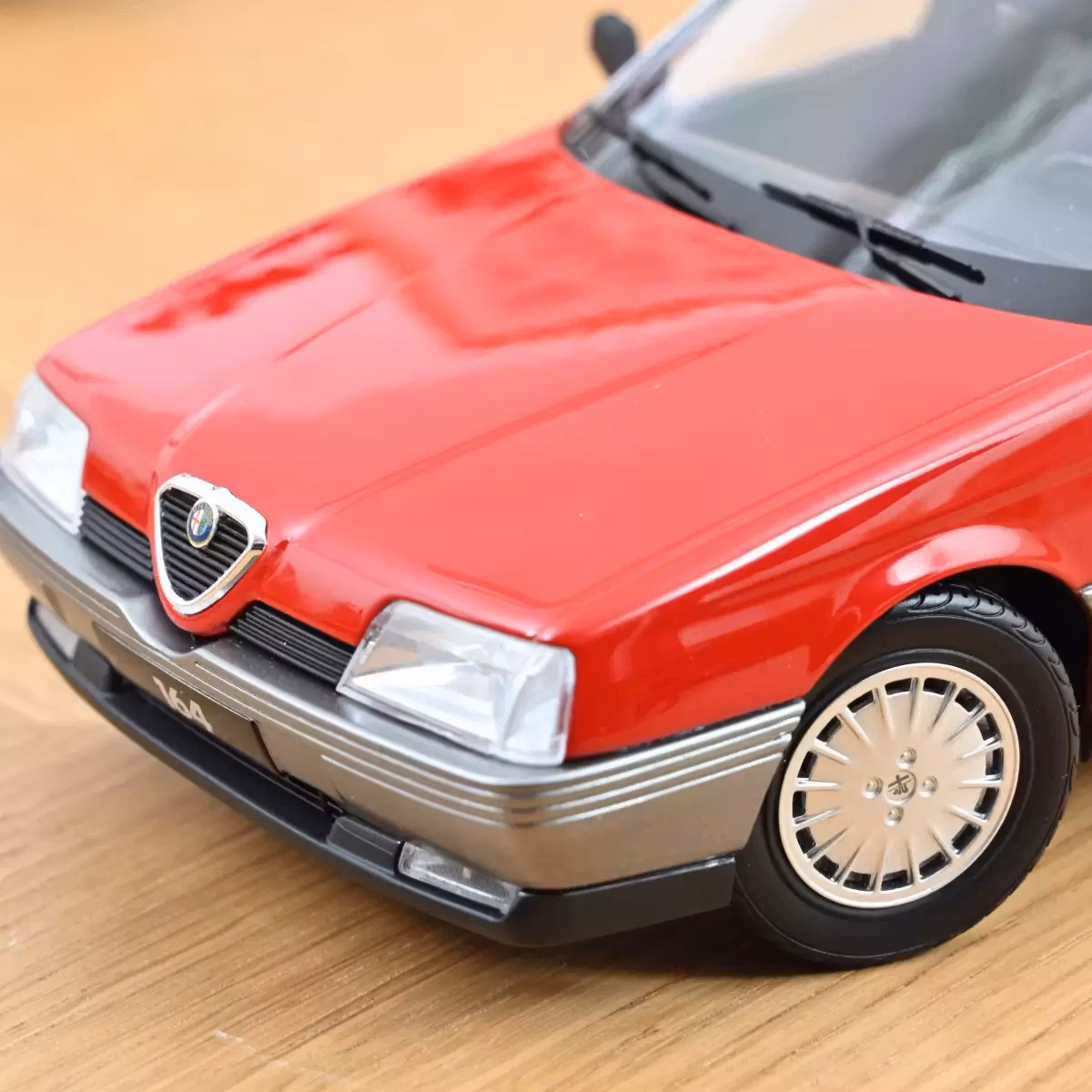 Skala 1/18 Alfa Romeo 164 1991 Rosso Alfa fr Norev