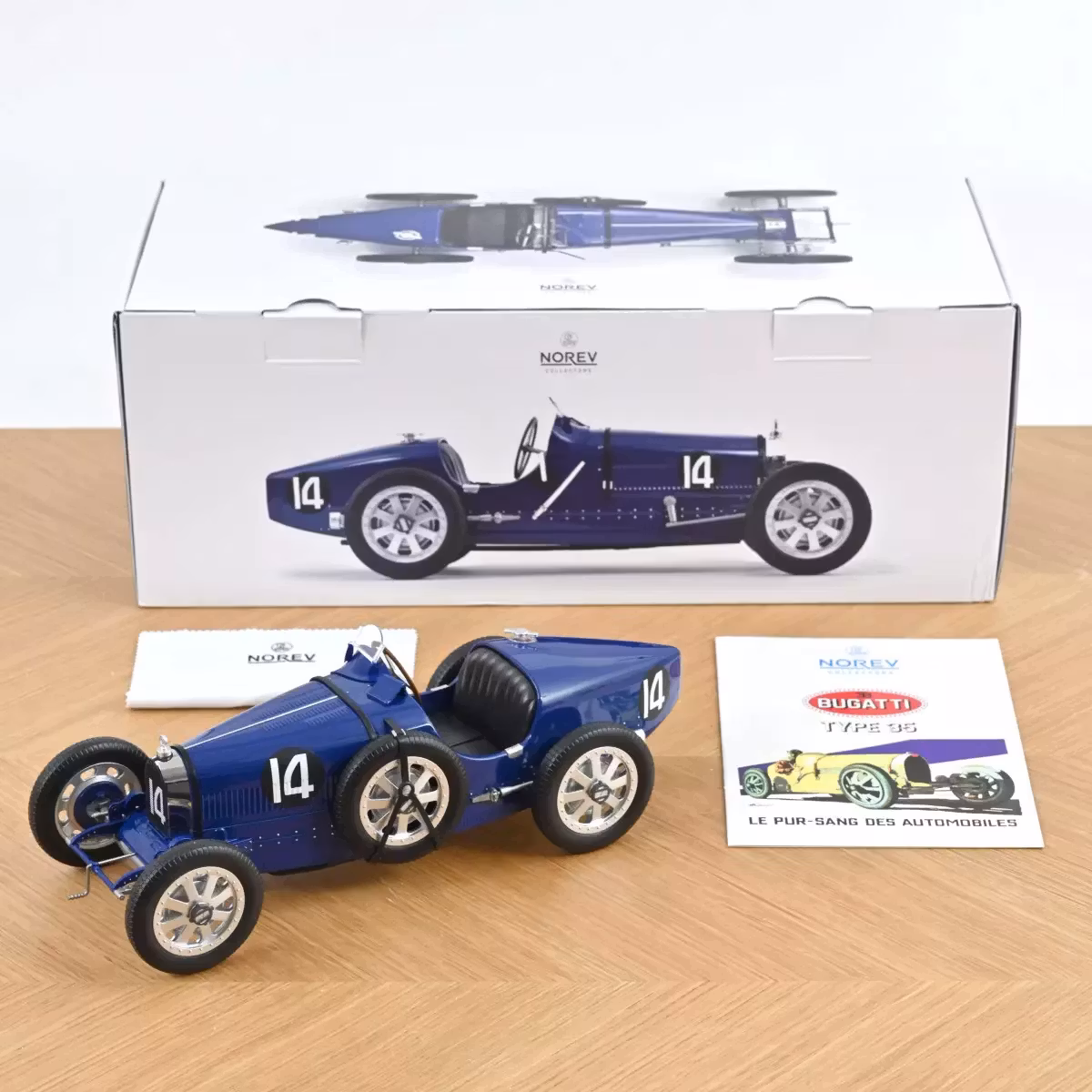 Skala 1/12 Bugatti T35 1925 Dark Blue fr Norev
