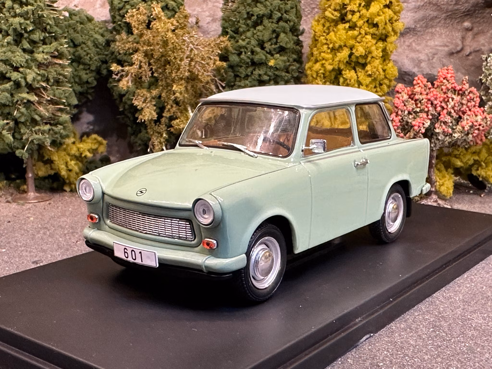 Skala 1/24 Trabant 601 (1965) fr WhiteBox