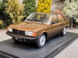 Skala 1/24 Peugeot 305 (1977) fr WhiteBox