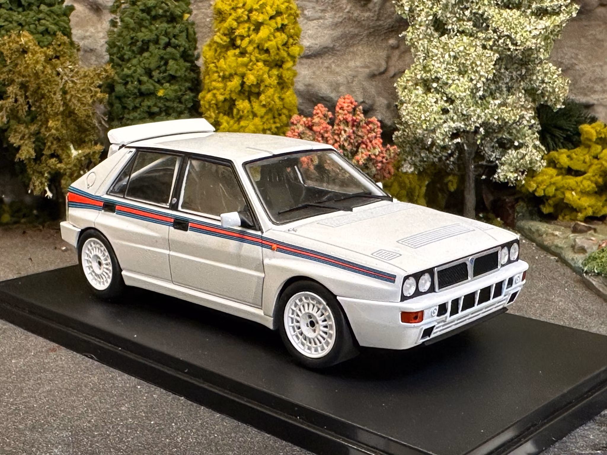Skala 1/24 Lancia Delta Integrale 16v (1989) White fr WhiteBox