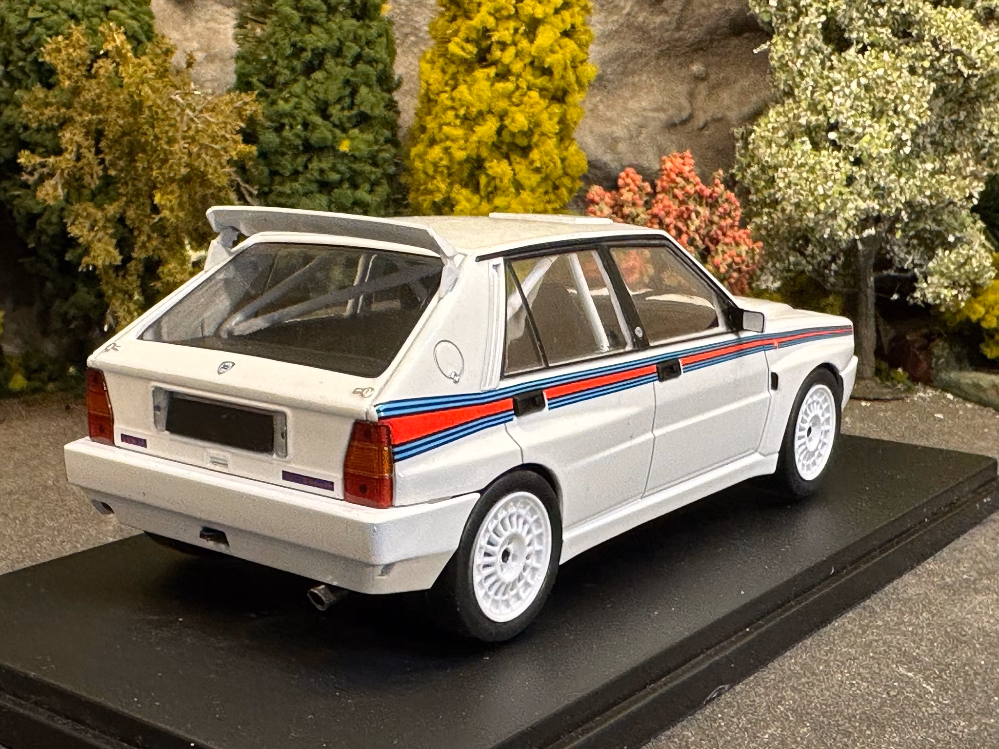Skala 1/24 Lancia Delta Integrale 16v (1989) White fr WhiteBox