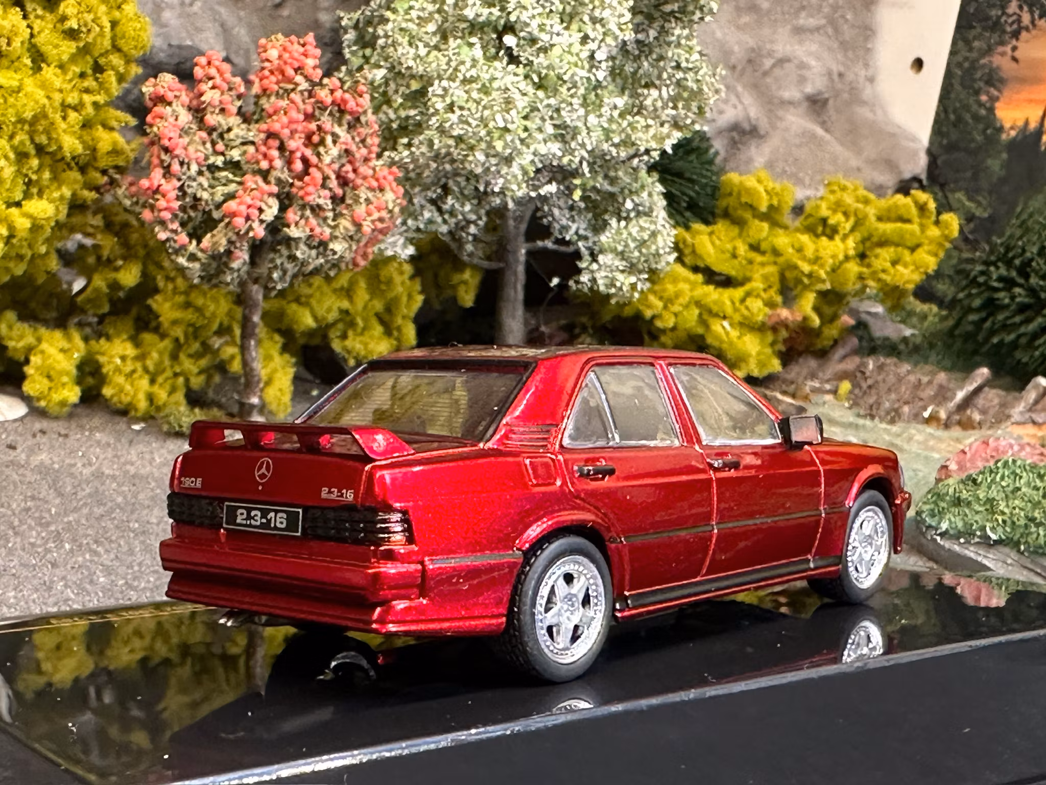 Skala 1/43 Mercedes-Benz 190E 2.3 16V 1984 fr IXO Models CLC580N.22