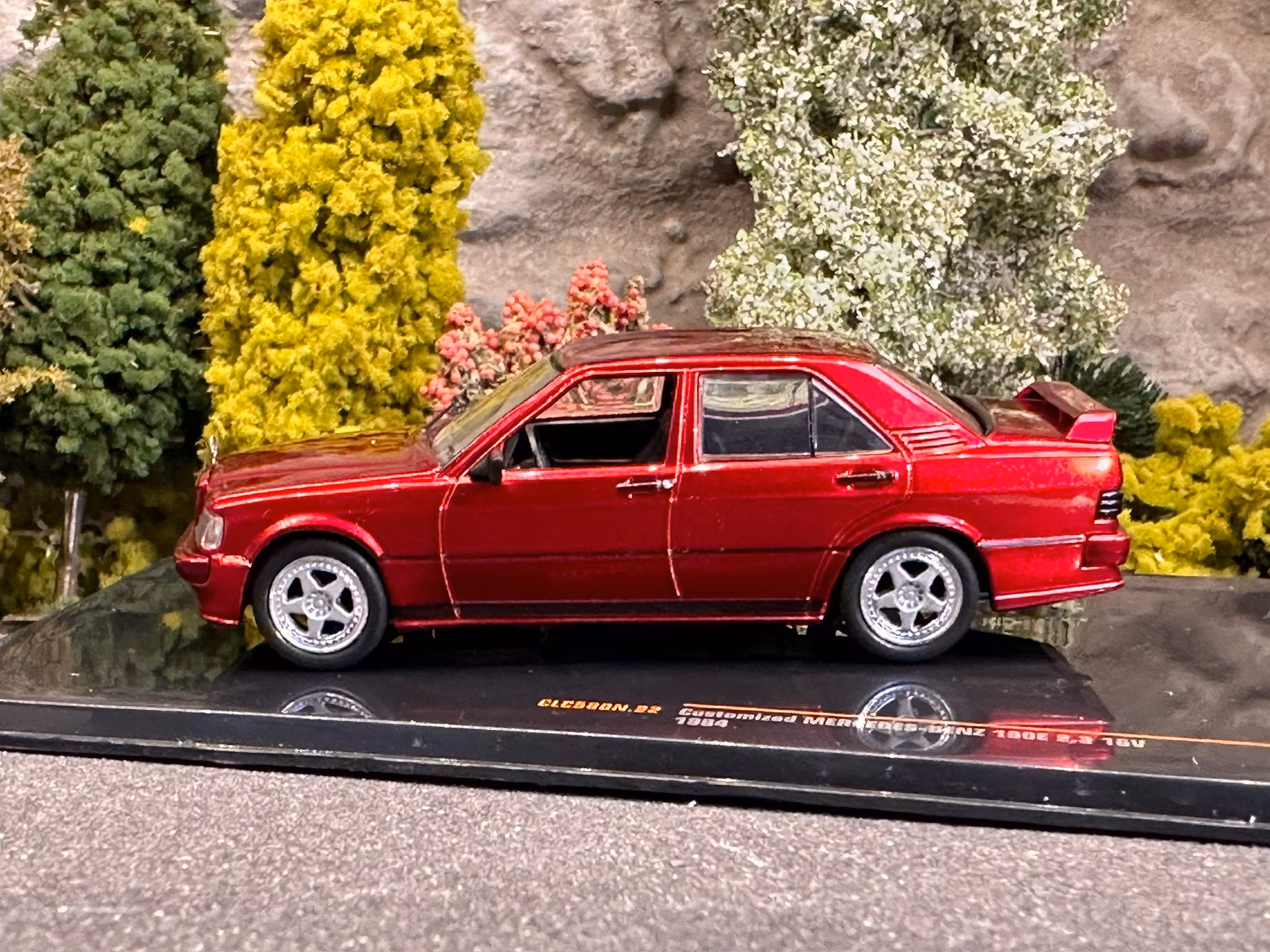 Skala 1/43 Mercedes-Benz 190E 2.3 16V 1984 fr IXO Models CLC580N.22