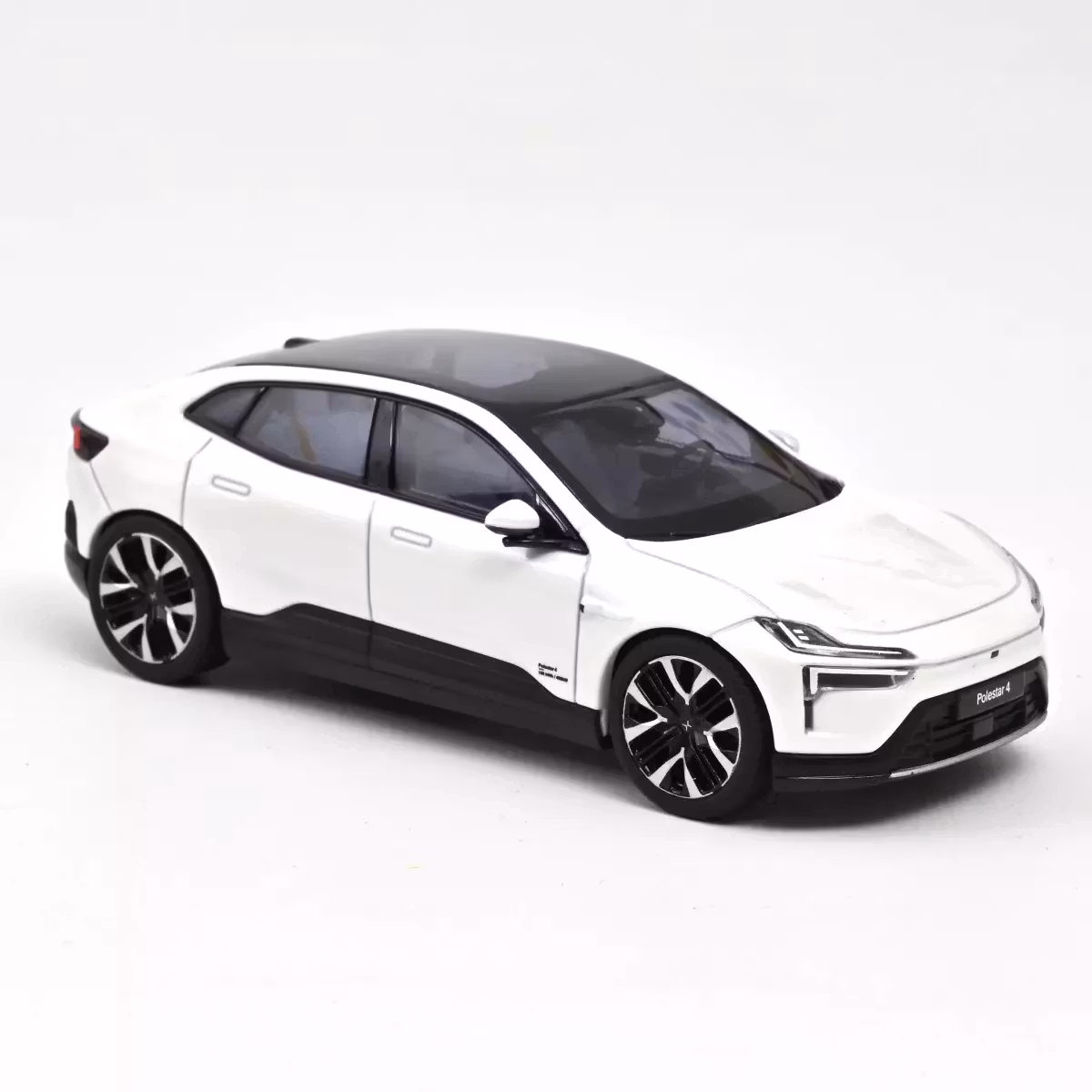 Skala 1/43 Polestar 4 2024 Snow fr NOREV