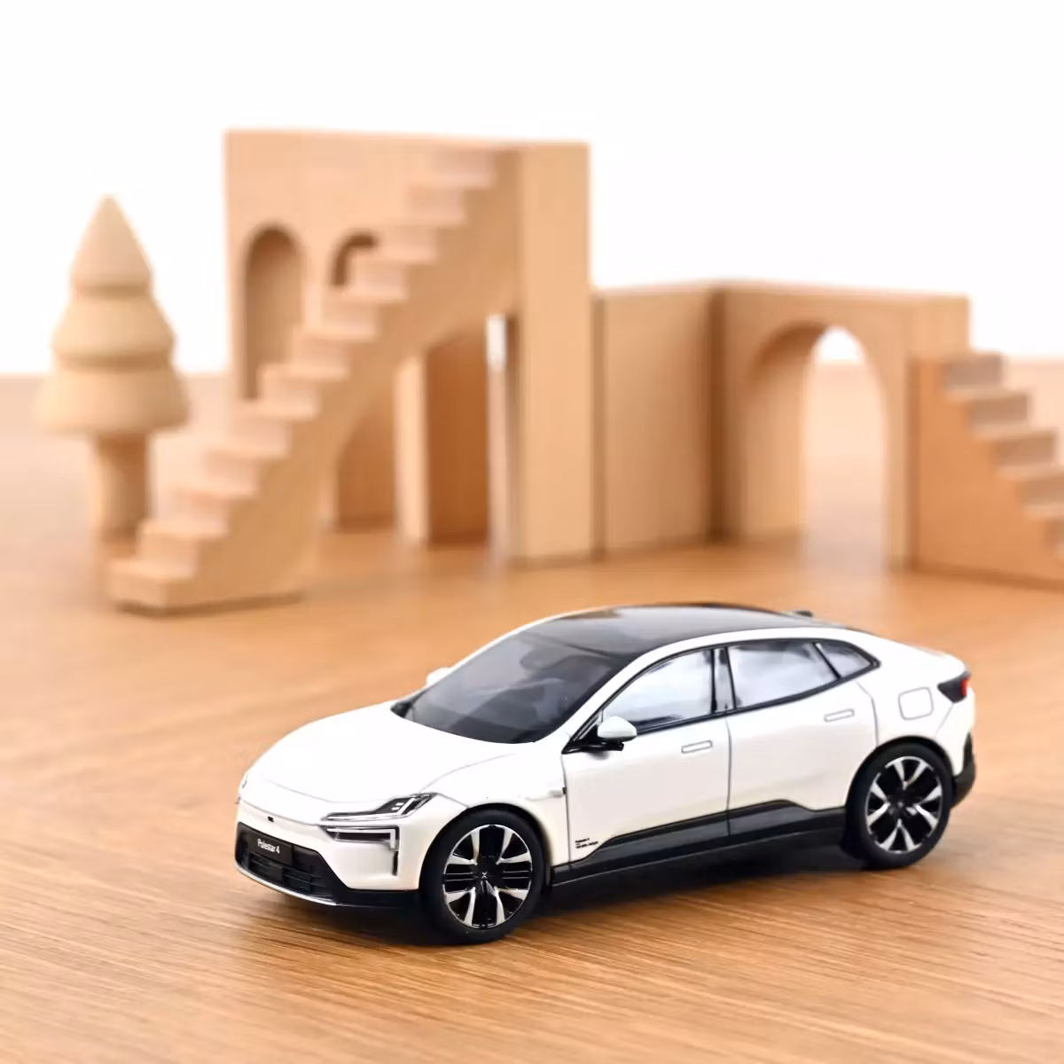 Skala 1/43 Polestar 4 2024 Snow fr NOREV