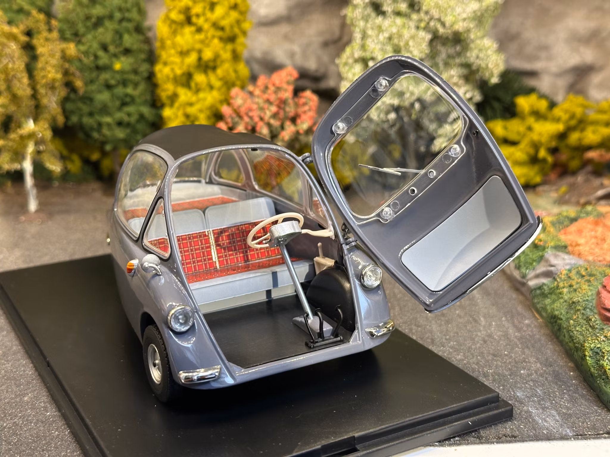 Skala 1/18 Heinkel Trojan, Grey fr Oxford Automobile Company