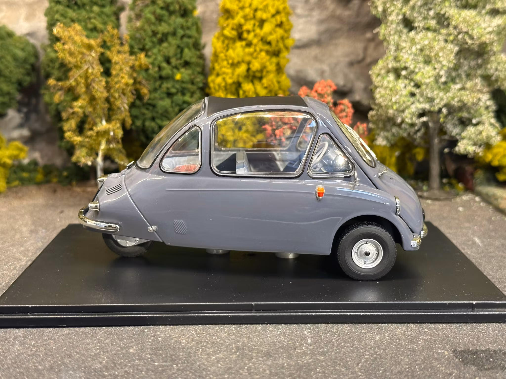 Skala 1/18 Heinkel Trojan, Grey fr Oxford Automobile Company