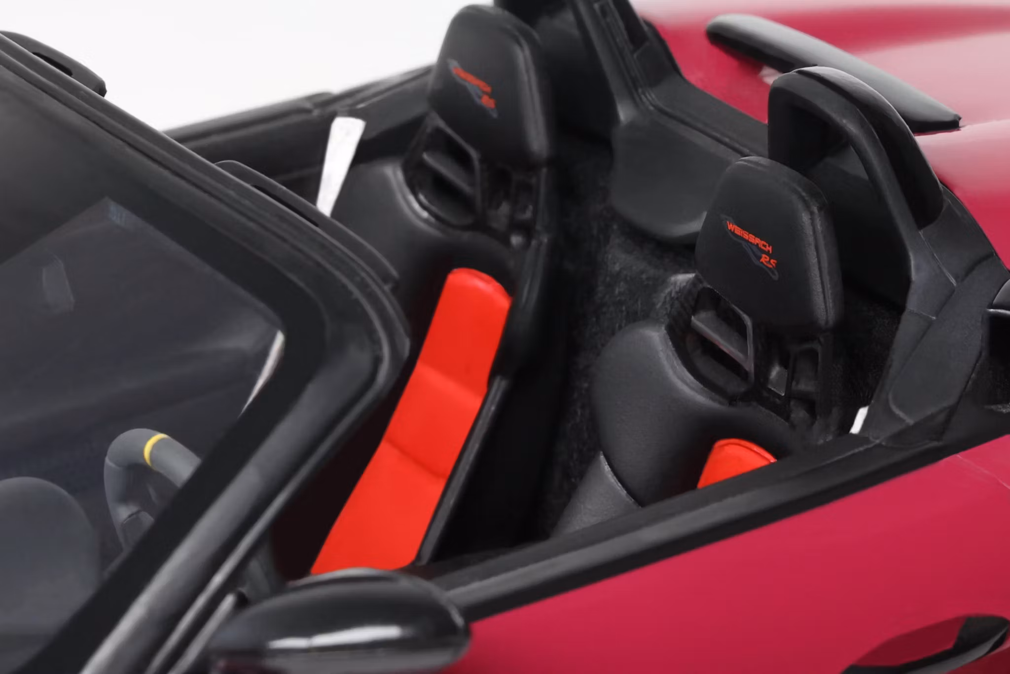 Skala 1/18 Porsche 718 Spyder RS Weissach Pack (Ruby Star Neo) fr GT Spirit (GT486)