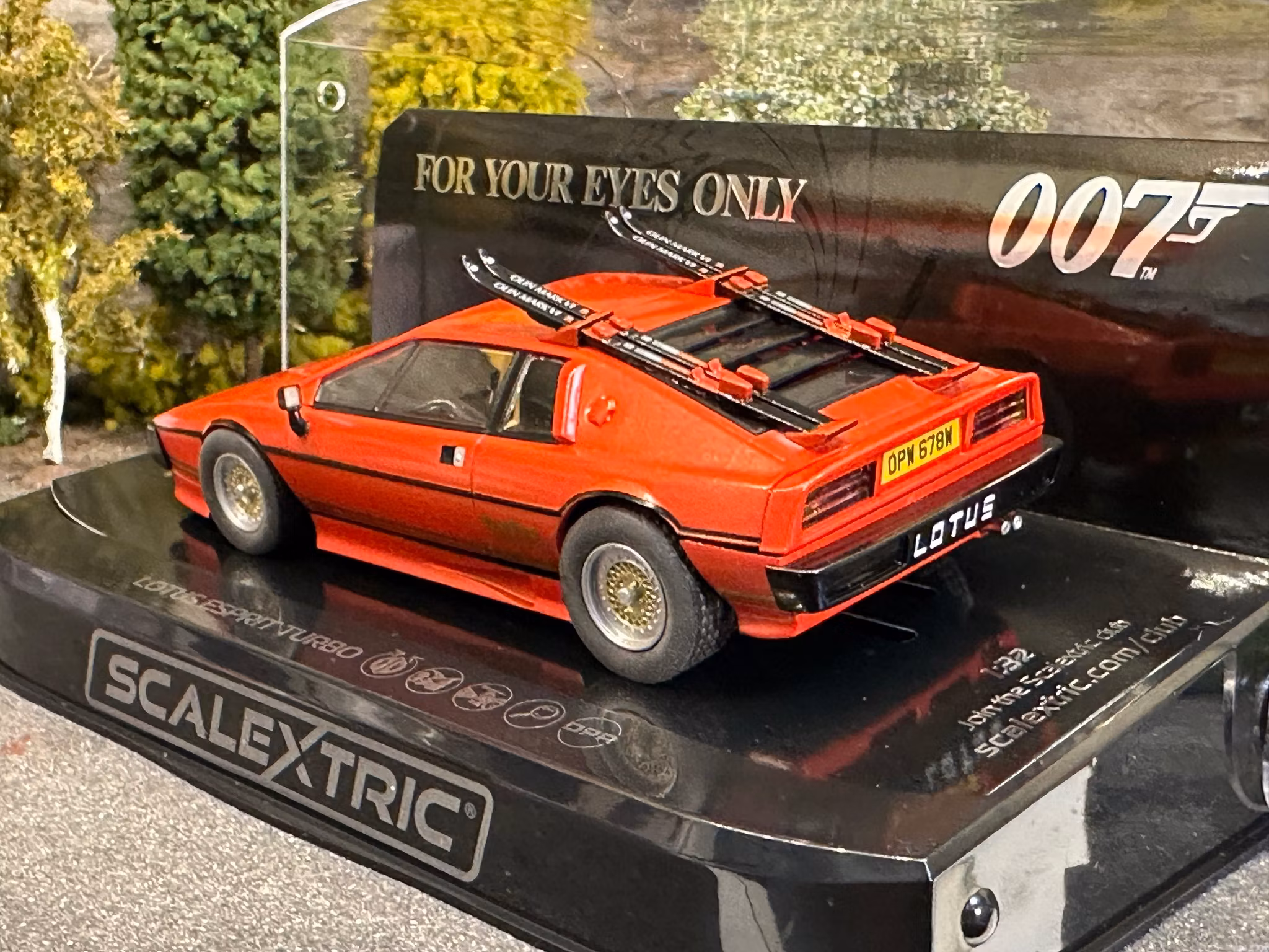 Skala 1/32 Analogue Scalextric Slot Car: James Bond Lotus Esprit Turbo - For your eyes only