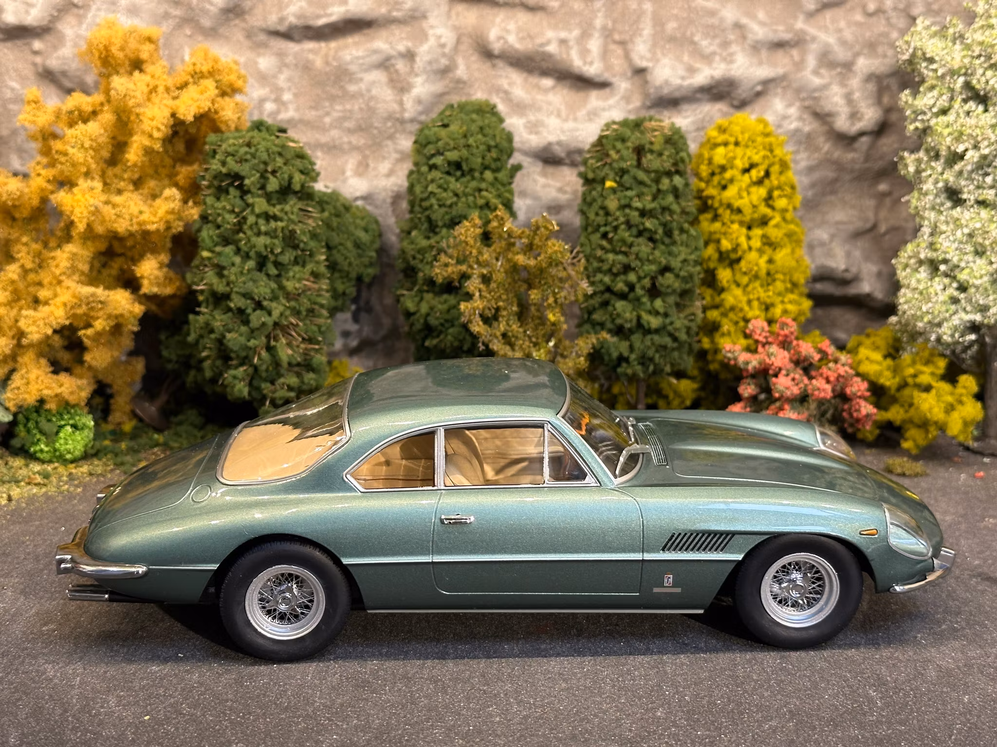 Skala 1/18 Ferrari 400 Superamerica 1962, Green Metallic fr KK-Scale