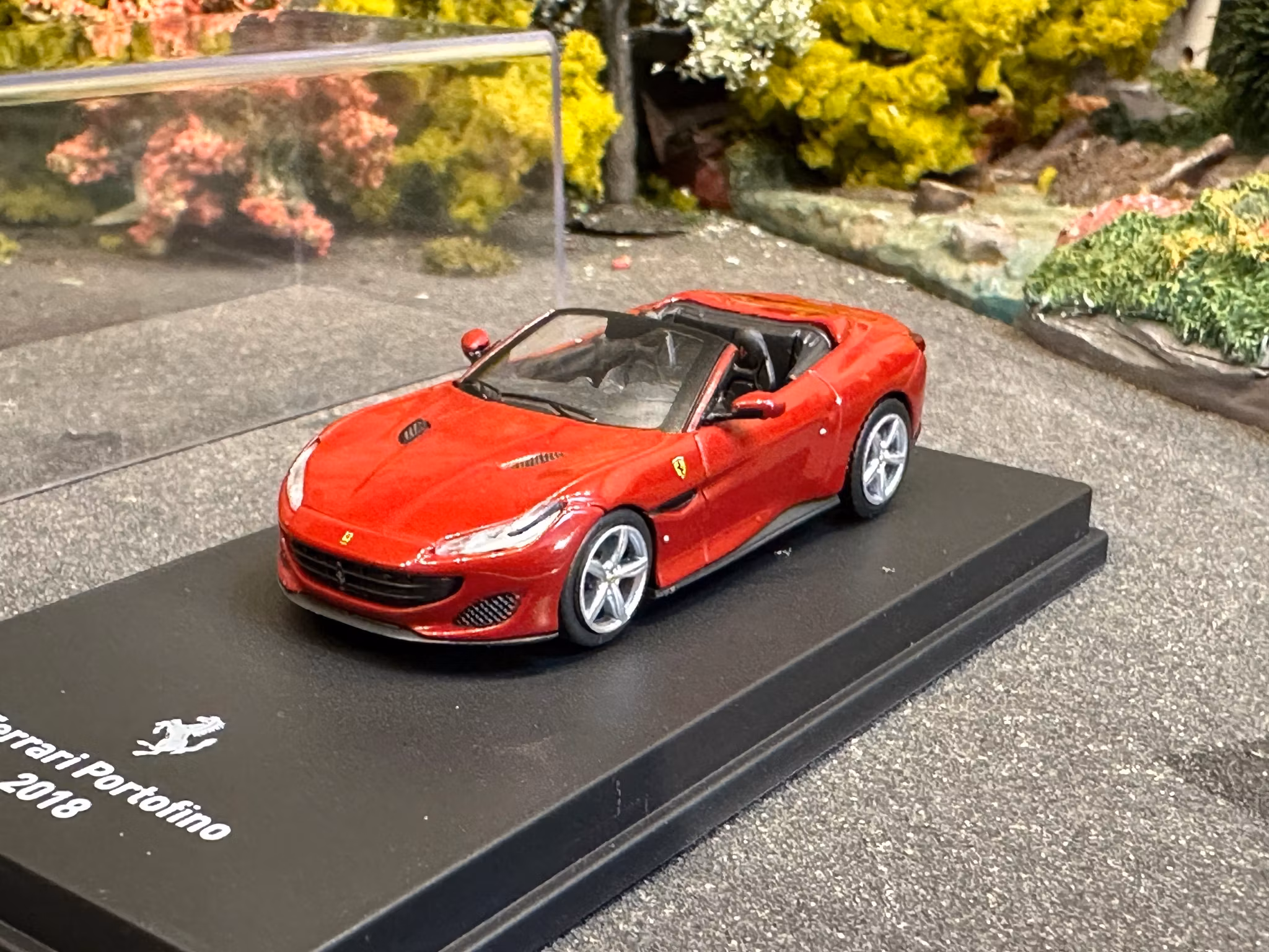 Skala 1/64 Ferrari Portofino 2018 for The Prancing Horse - Magazine models
