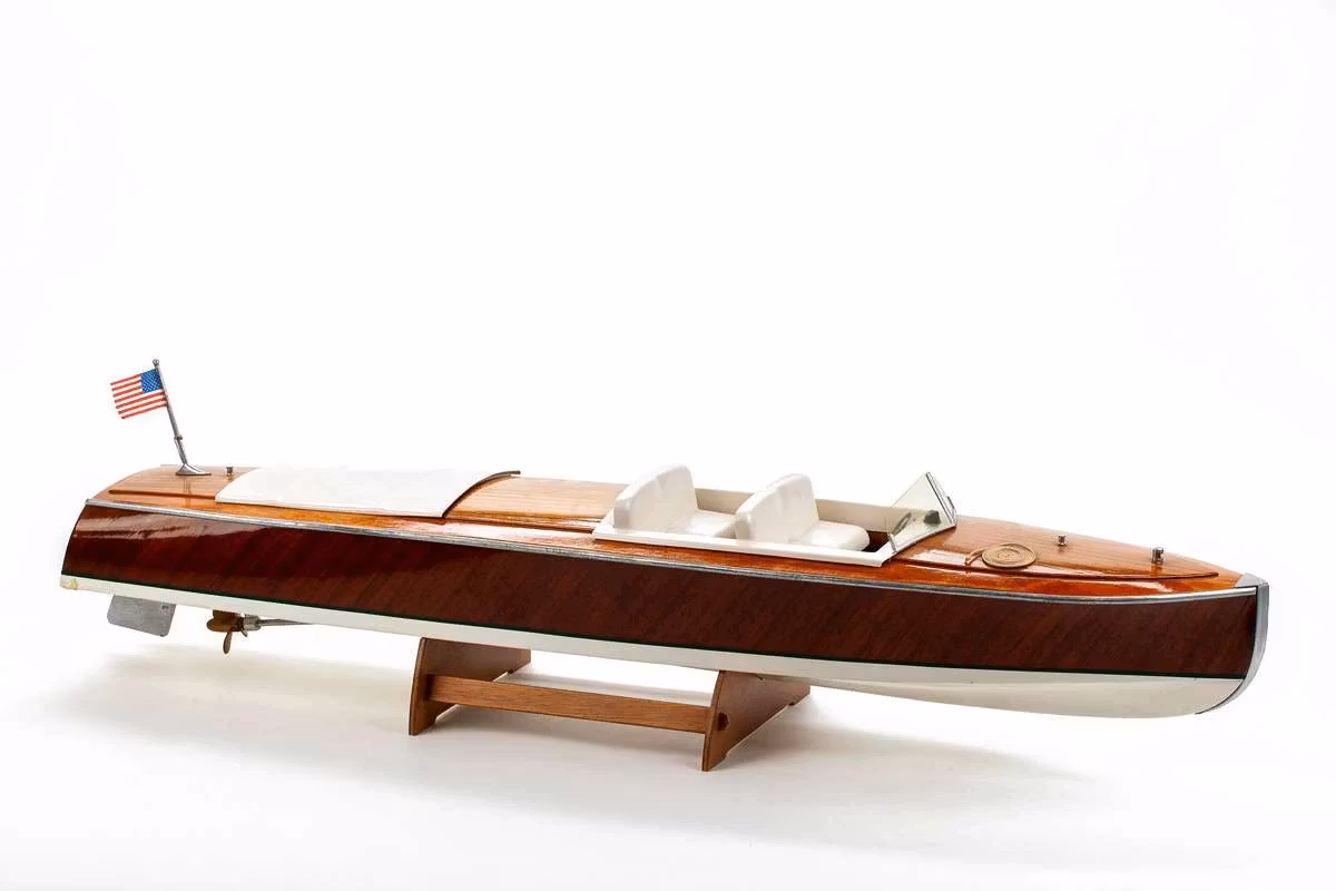 Skala 1/15 Building kit - Phantom 710 Classic American "Runabout" - fr Billing Boats - Wooden hull