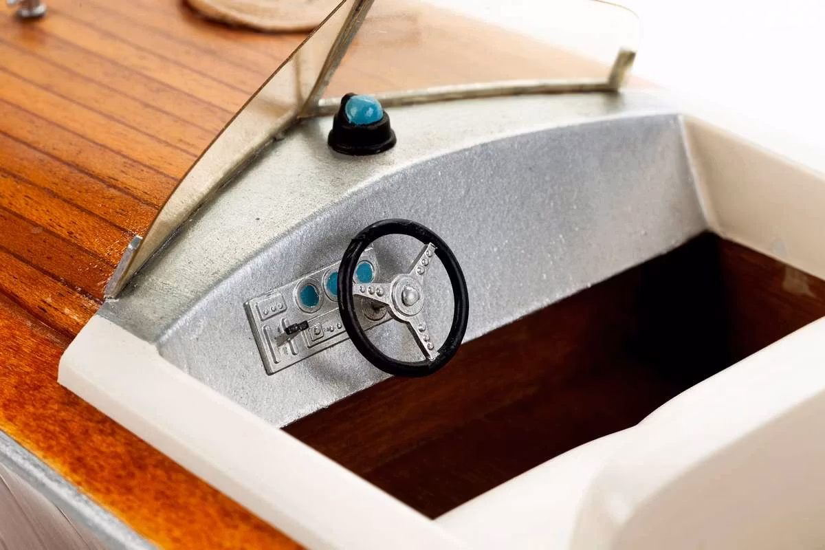 Skala 1/15 Building kit - Phantom 710 Classic American "Runabout" - fr Billing Boats - Wooden hull