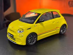 Skala 1/18 Fiat 500e Abarth, yellow fr IXO Models & MCG