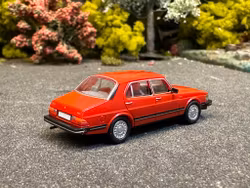 Skala 1/87 - SAAB 900 sedan, Red fr PCX87
