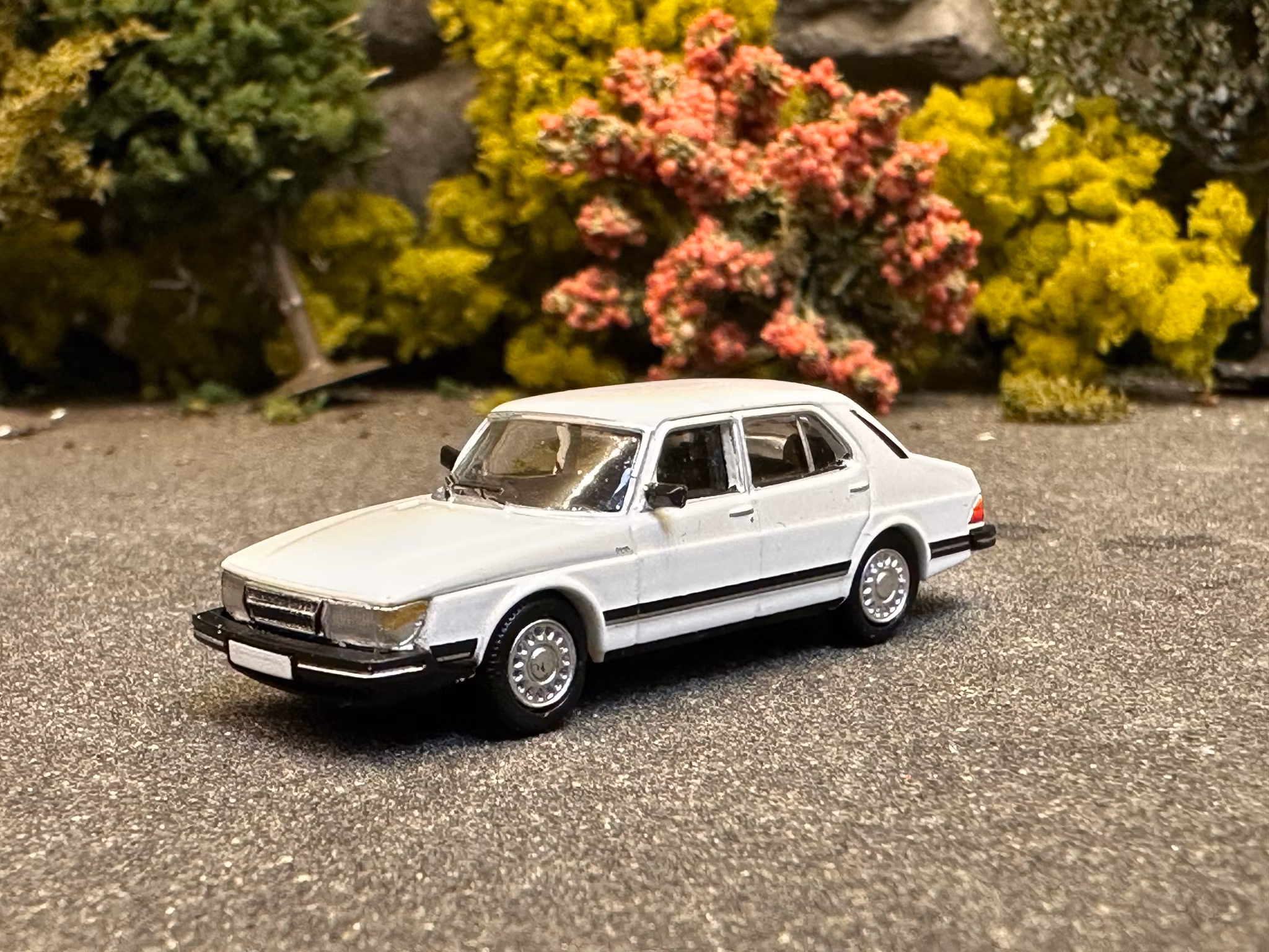 Skala 1/87 - SAAB 900 sedan, White fr PCX87