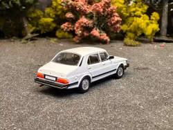 Skala 1/87 - SAAB 900 sedan, White fr PCX87