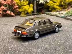 Skala 1/87 - SAAB 900 sedan, Brown met. fr PCX87