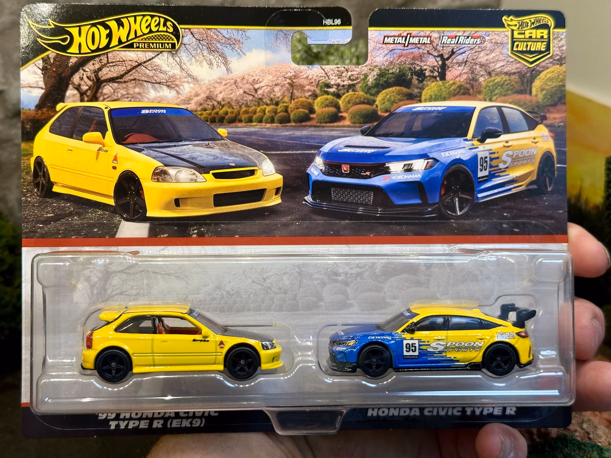 Skala 1/64 Hot Wheels PREMIUM 2-pack: 99 Honda Civic Type R (EK9) & Civic Type R