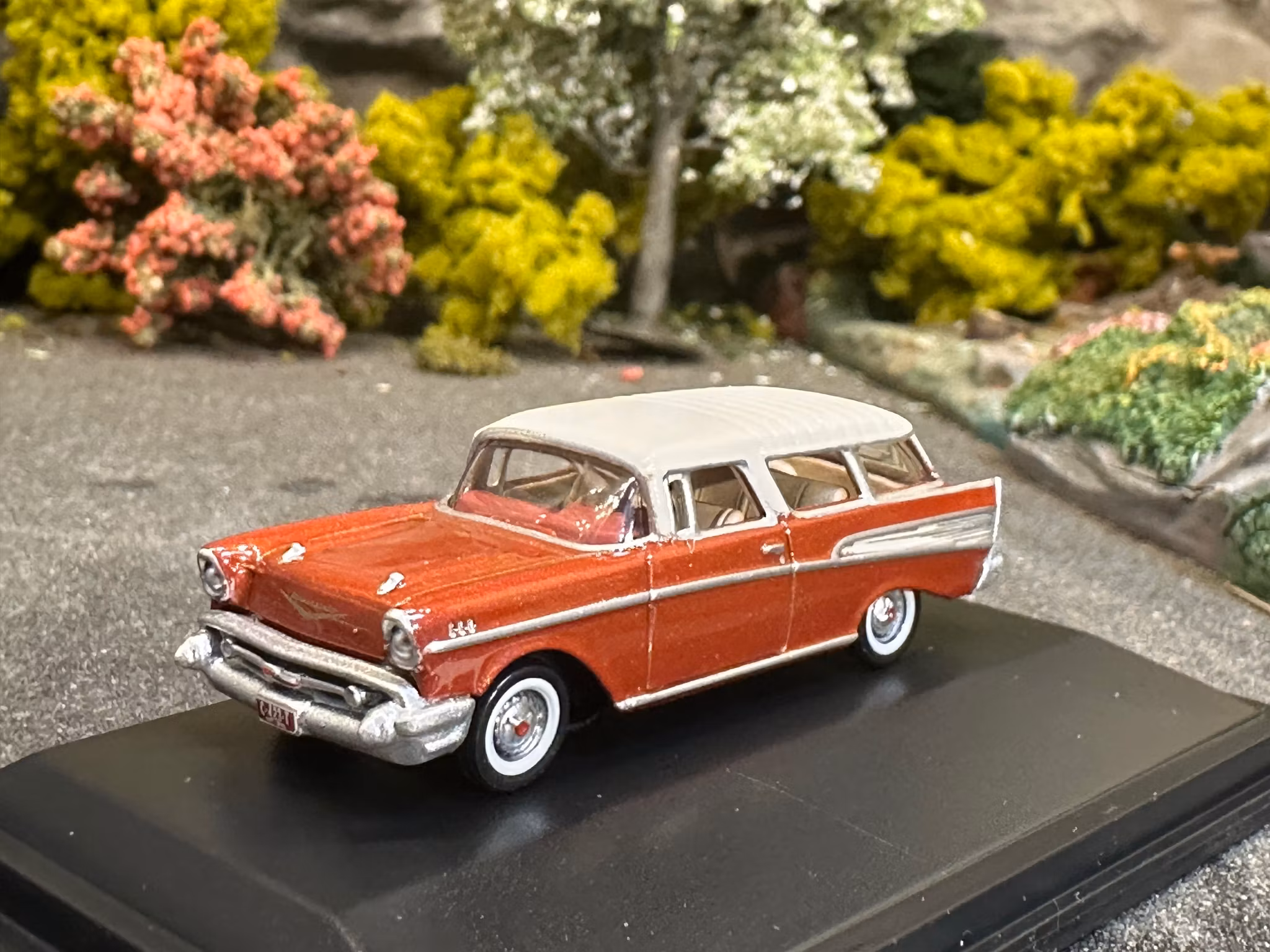 Skala 1/87 Chevrolet Nomad Adobe, Beige/Mörk röd fr Oxford